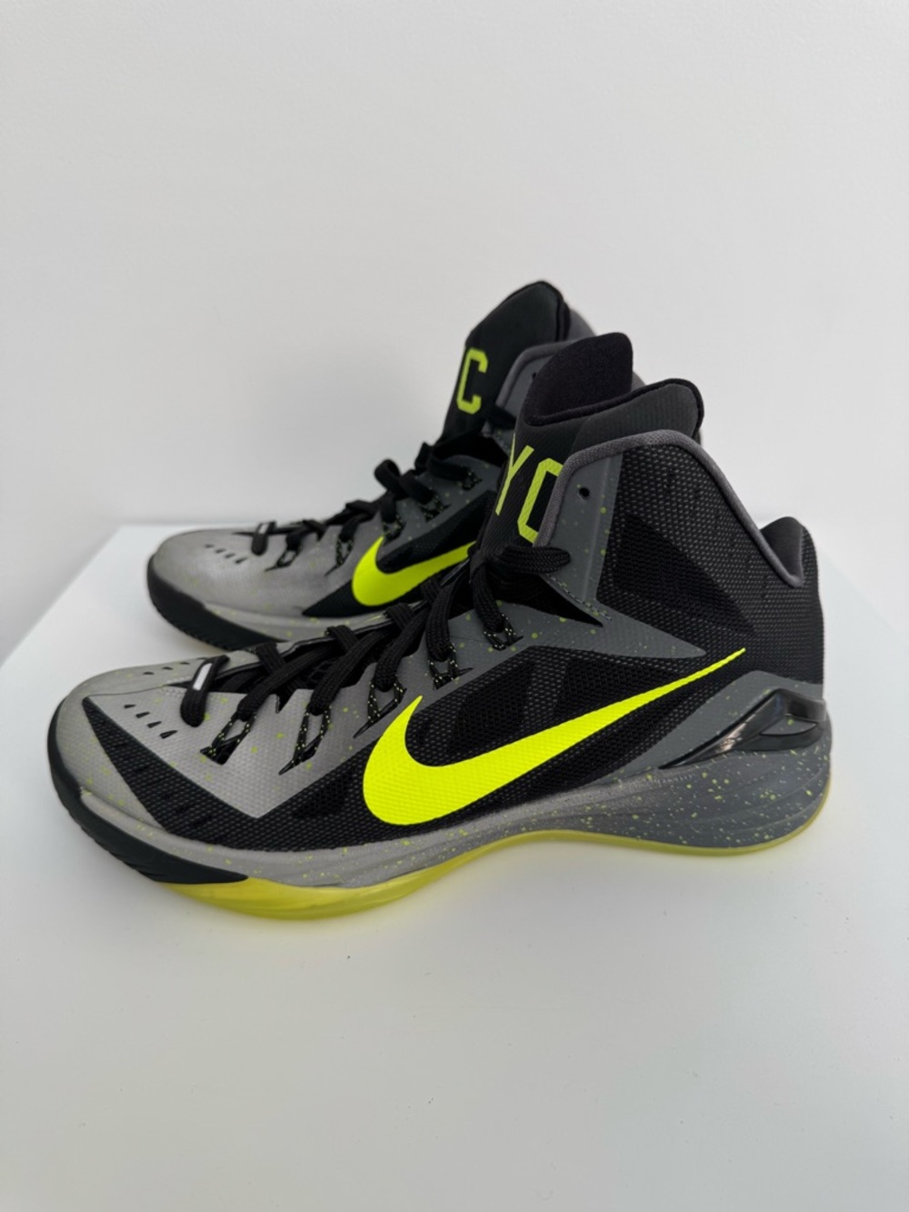 Nike Hyperdunk 2014 NYC City Pack Gray Basketball Sneakers 653640-070, Size 8.5